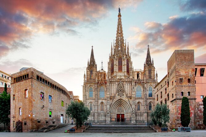 Barcelona Cathedral: Ticket, Guided Tour, Terrace + VR Experience - Key things to know before you go