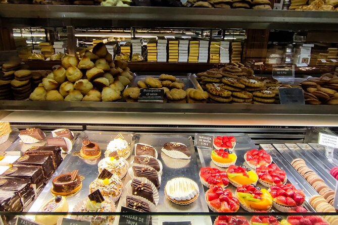 Barcelona Christmas Walking Tour - Traditional Christmas restaurant stop: food tips that save you time