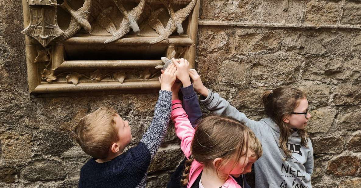 Barcelona: Churros, Hot Chocolate, and Games Family Tour - Where You Meet: Museo Arpí Old Entrance on La Rambla