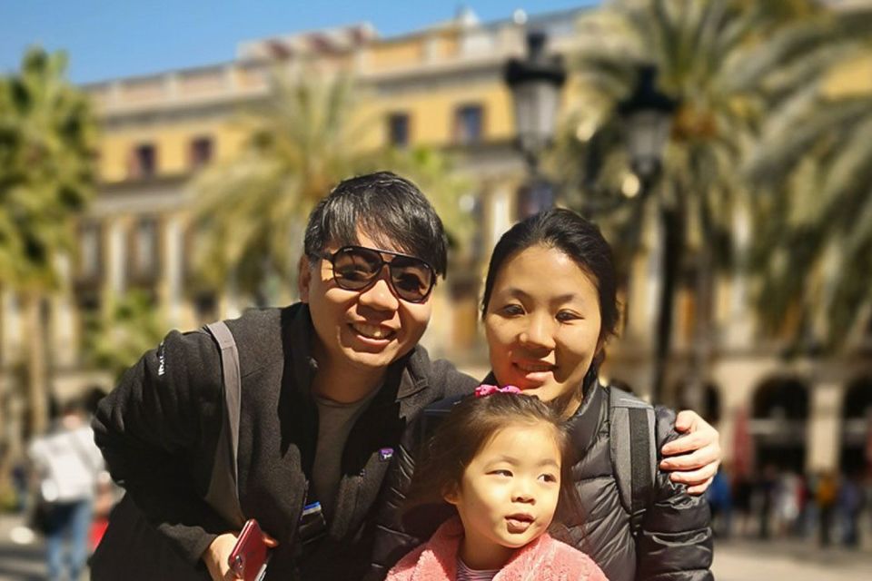 Barcelona: Churros, Hot Chocolate, and Games Family Tour - Ciutadella Park Finish: Ducks, Boats, and a Slow Landing
