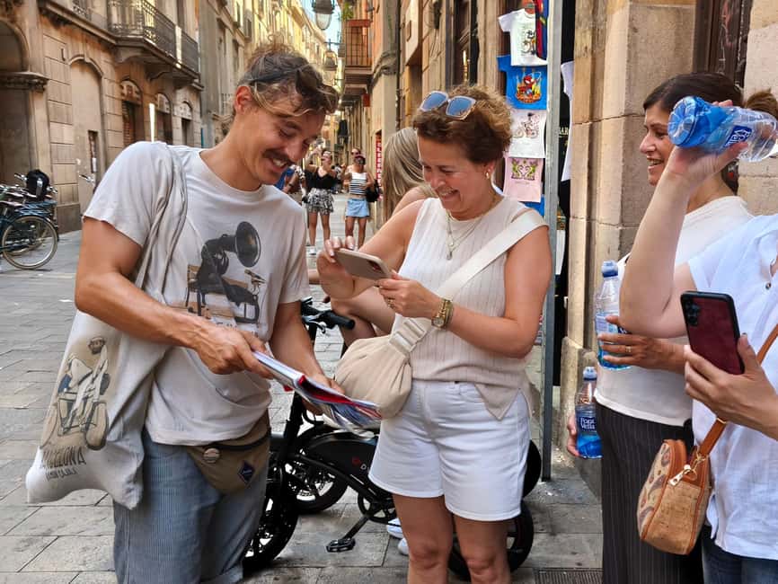 Barcelona: City Highlights Bike Tour with Locals - Key highlights that make this tour work