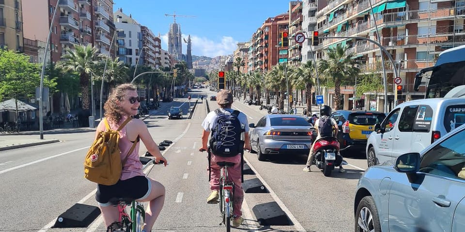 Barcelona: City Highlights Bike Tour with Locals - Arc de Triomf to Parc de la Ciutadella: rhythm, shade, and a breather