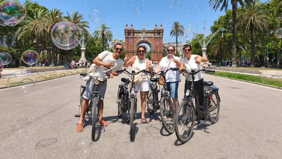 Barcelona: City Highlights Bike Tour with Locals - Meeting at Plaça Reial: the purple umbrella and the quick safety setup