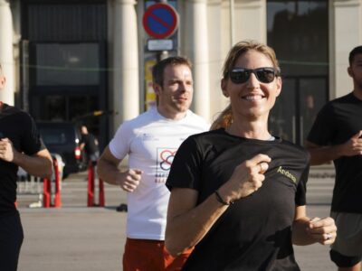 Barcelona: City Highlights Guided Running Tour - Starting at Plaça de Catalunya: the easy way to find the group