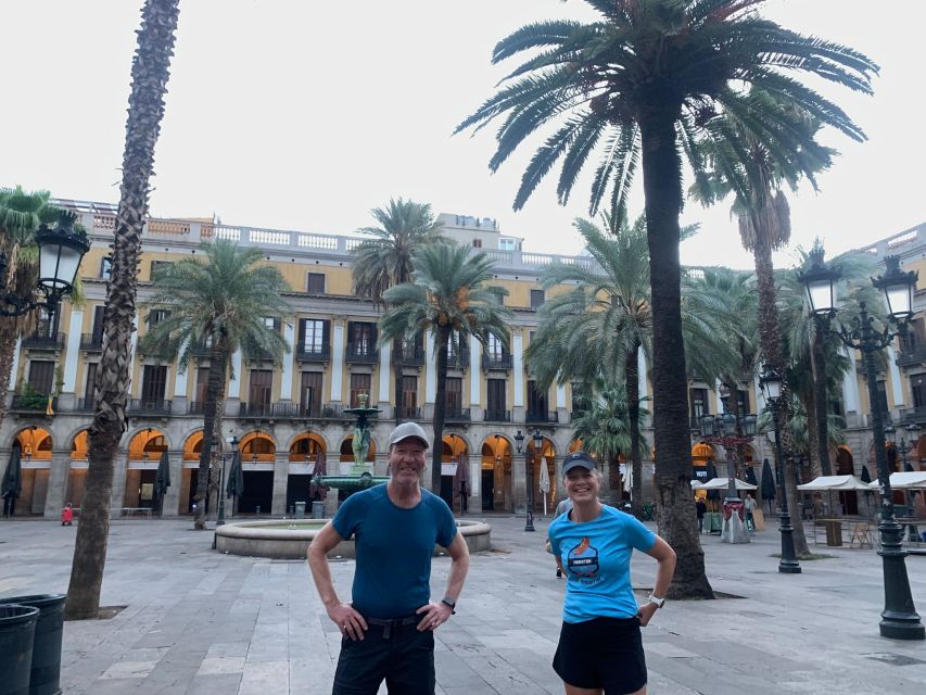 Barcelona: City Highlights Guided Running Tour - Sagrada Família: seeing it from outside with the right context