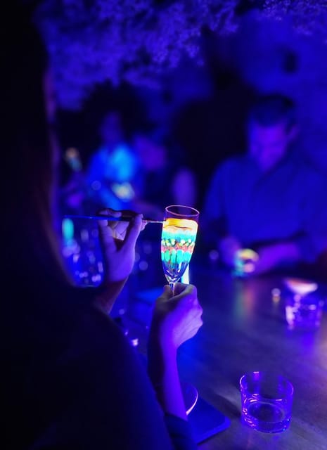 Barcelona: Cocktail Class Workshop - Make Shake Cook & Paint - The UV part: shaking, cooking, and painting in the dark