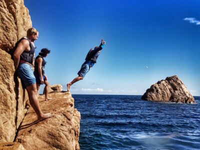 Barcelona: Costa Brava Hiking, Sea Kayaking & Lagoon Dipping - Beach setup in Sant Pol de S’Agaró: gear, stretching, and safety basics