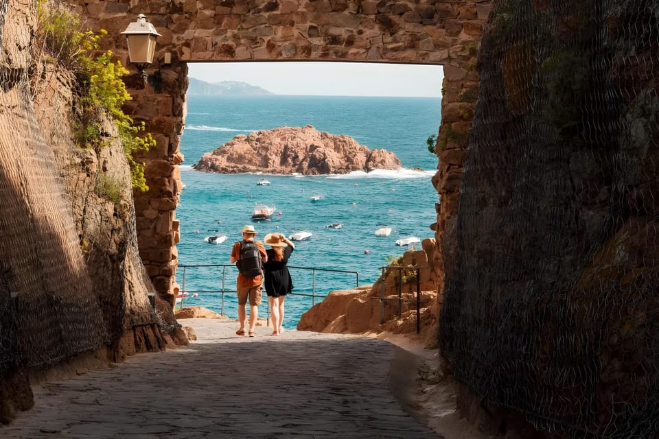 Barcelona: Costa Brava Kayak & Snorkeling Small Group Tour - Platja de Sant Pol: lunch, a walk, and real beach time