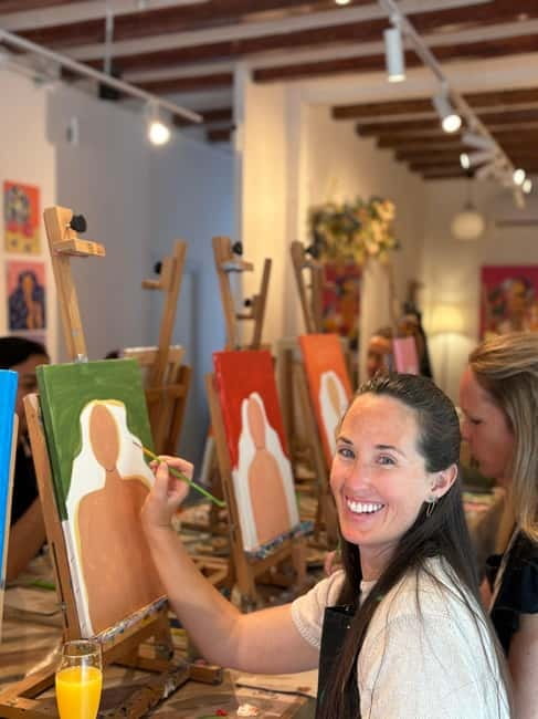Barcelona: Create your own souvenir! Wine, Paint and Music! - Gràcia is the right setting for wine, paint, and music