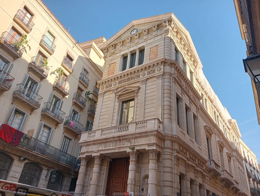 Barcelona: Curious Legends and Traditions of Old Town Tour - Old City Barcelona: Turning Gothic Lanes Into Living Context
