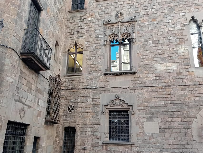 Barcelona: Curious Legends and Traditions of Old Town Tour - Barcelona Cathedral: A Landmark With Human Stories Attached