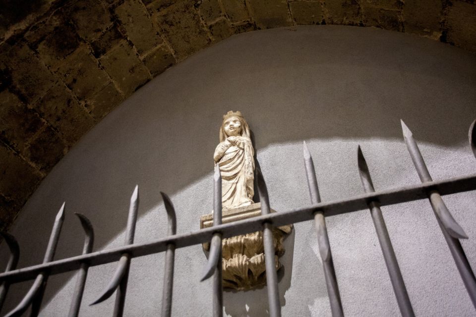 Barcelona: Dark History Night Walking Tour - Executions, forgotten cemeteries, and punishment in public view