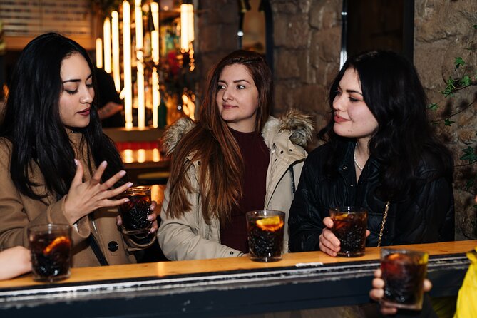 Barcelona Dark History Night Walking Tour With Drinks - Entering Barcelona after dark: Gothic Quarter meets El Born