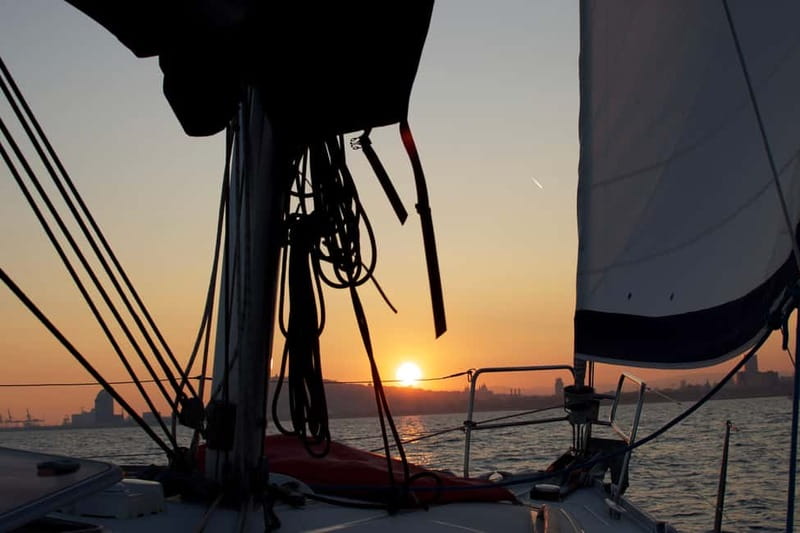 Barcelona: Daytime or Sunset Cruise with Drinks - Languages and Crew: A Small Detail That Changes Everything