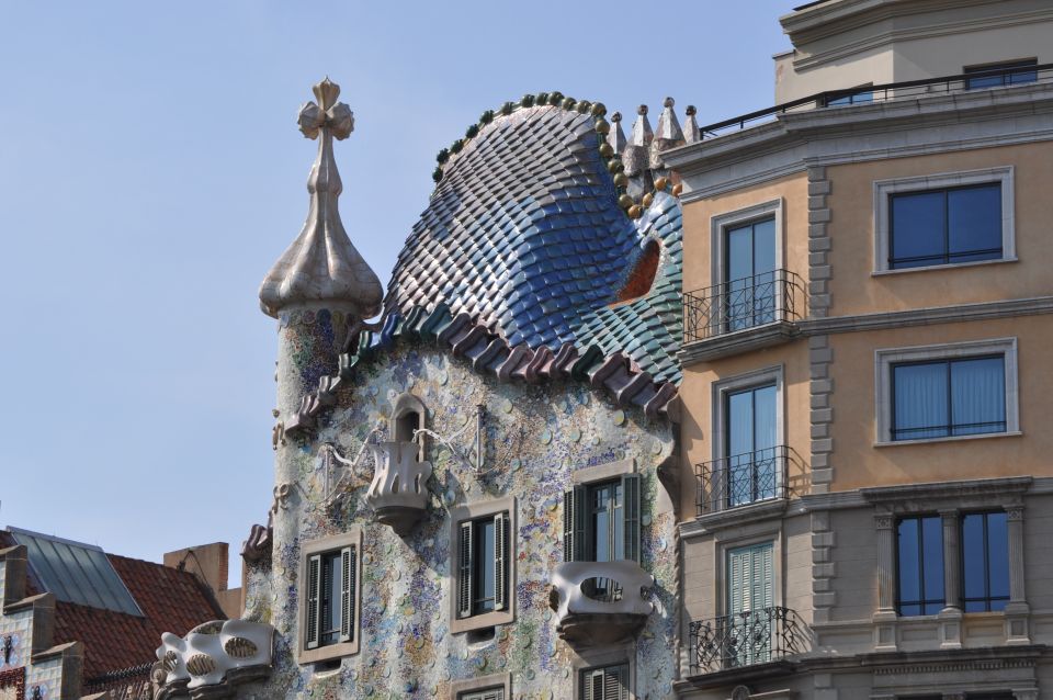 Barcelona: Discover Gaudi Architectural Guided Tour - Gaudí’s Three Signature Homes: Calvet, Batlló, and Milà