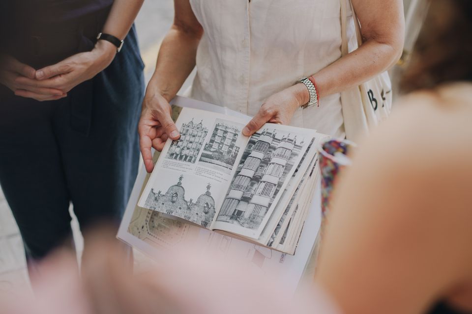 Barcelona: Discover Gaudi Architectural Guided Tour - Timing and Walking Comfort for a 3-Hour Architecture Morning