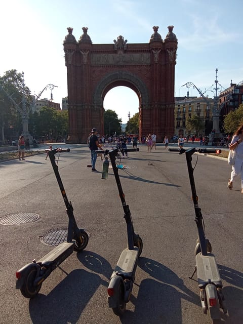 Barcelona: e-scooter and Bike tour - Columbus Monument to Montjuïc: panoramic views that justify the ride