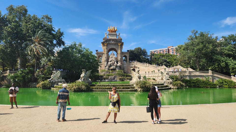 Barcelona: e-scooter and Bike tour - Barcelona Zoo stop: a quieter endpoint with variety