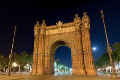 Barcelona: El Born Ghost Walking Tour - Where You Start: Arc de Triomf and the Sant Pere Area
