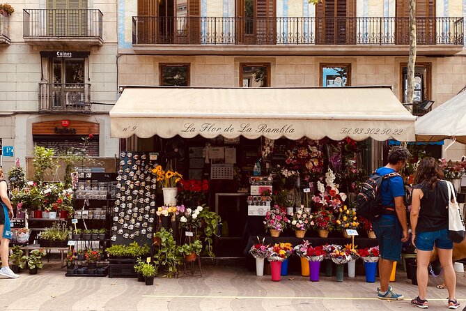 Barcelona Evening Tour, Flamenco Show & Tapas - Walking the Gothic Quarter’s Icons: How the Guide Keeps It Practical