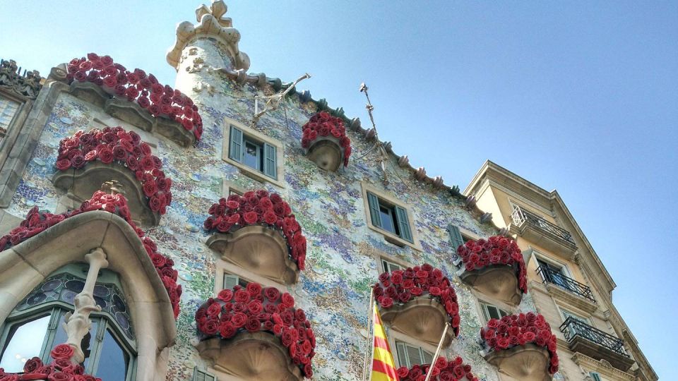 Barcelona: Evening Walking Tour in the Gaudi Area with Tapas - Mediterranean tapas at a cozy local restaurant—and the fourth venue