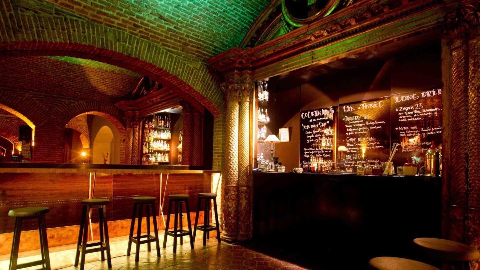 Barcelona: Exclusive Flamenco Show at El Paraigua with Drink - Timing that actually works: doors at 8:30, show at 9:00, wrap at 10:00