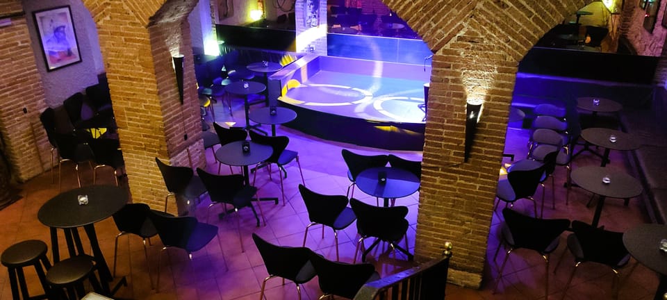 Barcelona: Exclusive Flamenco Show at El Paraigua with Drink - Inside the cellar: the room that makes the performance hit harder