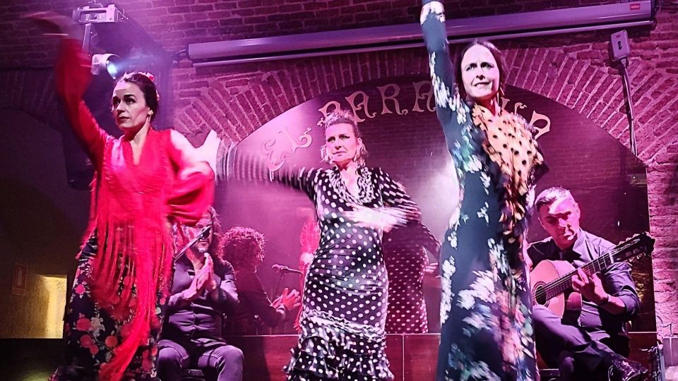 Barcelona: Exclusive Flamenco Show at El Paraigua with Drink - Getting to El Paraigua near Plaza Jaume I (and not wasting time)
