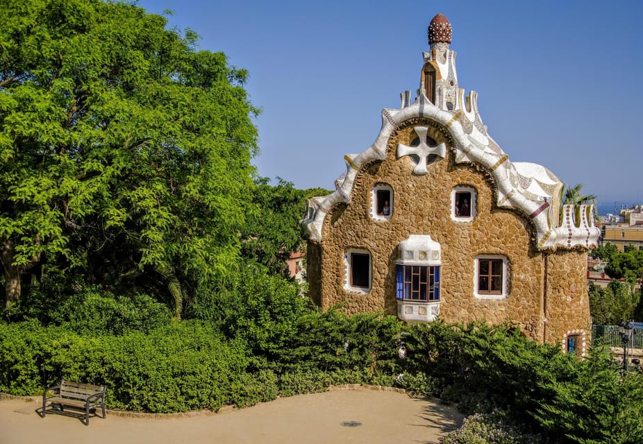Barcelona: Exclusive Park Güell Private Guided Tour - The main terrace benches and Barcelona’s skyline view