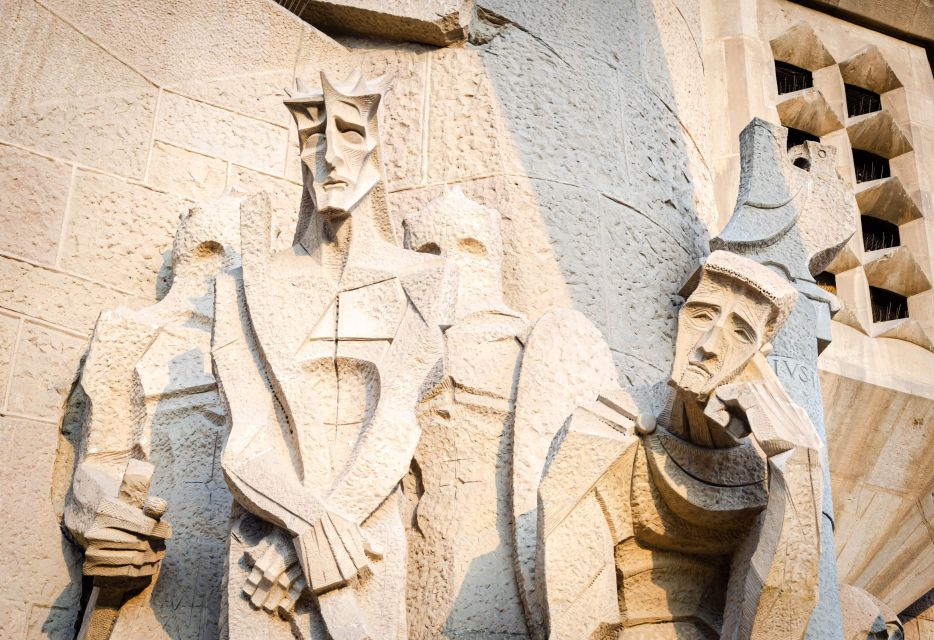 Barcelona: Exclusive Sagrada Familia Private Guided Tour - Practical Prep: What to Bring and What to Avoid