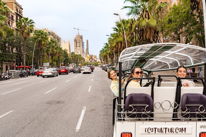 Barcelona Expert Tour with Local Guide in Eco Tuk Tuk Private - Gaudí sprint day: Sagrada Família and La Pedrera from the best angles