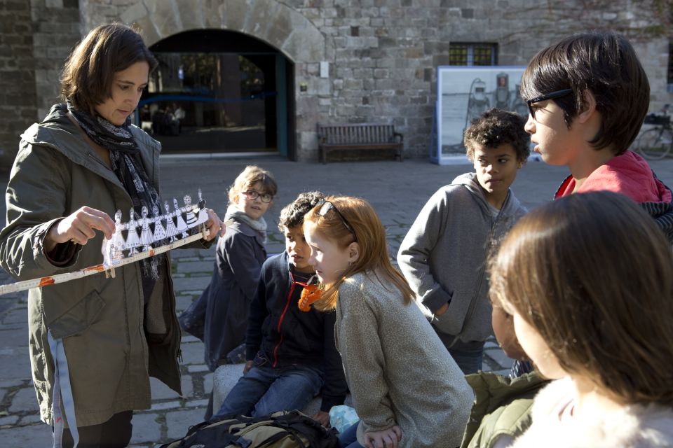 Barcelona: Family Tour in the Footsteps of Columbus - Spice tasting that connects America and Asia to everyday life
