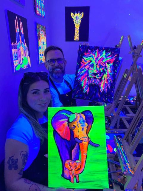 Barcelona: Fluorescent Paint and Wine Workshop - Inside the 2-hour class: from drawing to your take-home canvas