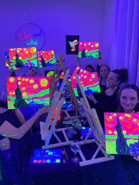 Barcelona: Fluorescent Paint and Wine Workshop - My booking advice: when this workshop is a great fit