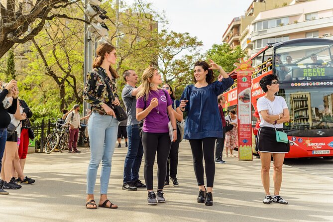 Barcelona Gaudi and Sagrada Familia Tour - Meeting at Plaça de Catalunya: start fast, stay calm