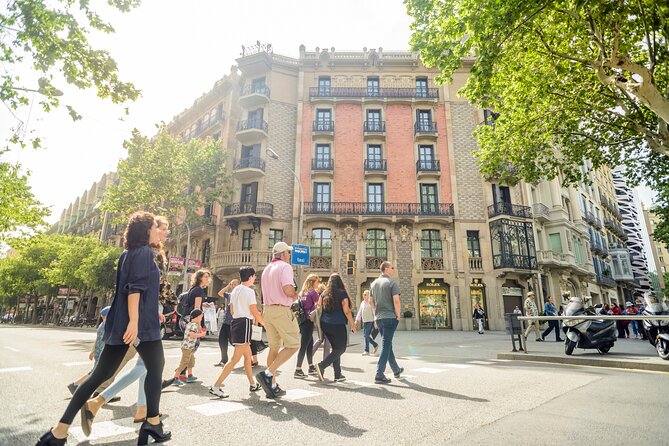 Barcelona Gaudi and Sagrada Familia Tour - The metro hop to Sagrada Familia: do it once, do it right