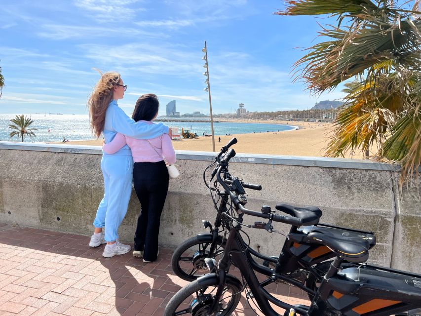 Barcelona: Gaudi Guided E-Bike Tour - Sagrada Familia, the Port, and Old Town Flow