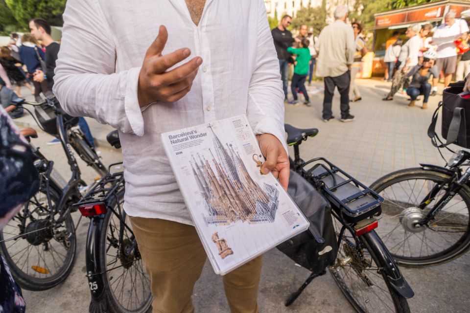 barcelona: Gaudi Highlights eBike tour - Parc de la Ciutadella and the Cascada Monumental: Gaudí’s earlier hint