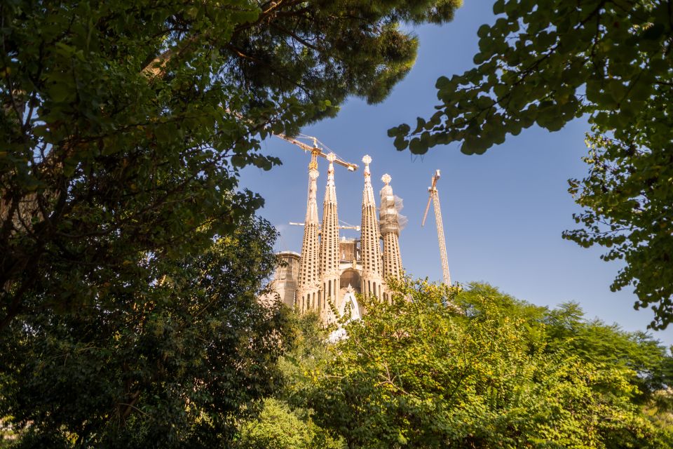 barcelona: Gaudi Highlights eBike tour - Casa Batlló and Casa Milà: how to make the most of short stop time