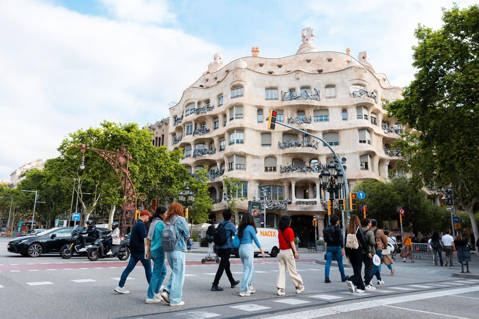 Barcelona: Gaudí Houses & Sagrada Familia Tour - Price and value: is $199 worth it for four Gaudí icons?