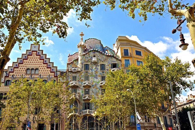 Barcelona Gaudi Houses Tour: Casa Vicens, Pedrera & Casa Batlló - Stop 3: Casa Batlló’s Dragon Facade and Noble Floor Meaning