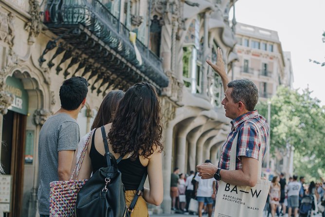 Barcelona & Gaudi. Regular Tour - Fundació Antoni Tàpies: A Modern Art Pause with Architecture Brainpower