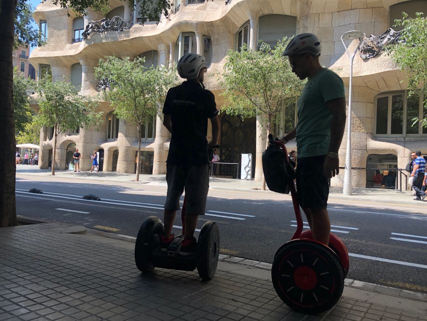 Barcelona: Gaudí Sightseeing Guided Segway Tour - Parc de la Ciutadella: Green Break Before the Gaudí Highlights