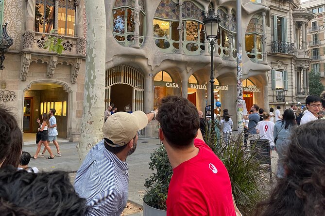 Barcelona: Gaudí, Tapa, Drink & Hidden Architectural Gems - El Nacional and La Mansana de la Discordia: Modernist blocks you can compare