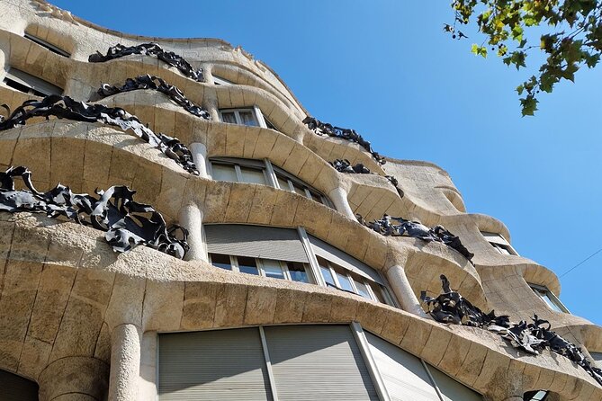 Barcelona: Gaudí, Tapa, Drink & Hidden Architectural Gems - Price, pace, and practical tips for a smoother morning