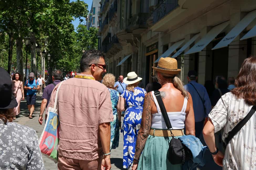 Barcelona: Gaudi Tapas & Wine Tasting Small Group Tour - El Cafè de la Pedrera: the final tapas stop at the most Gaudí-feeling address