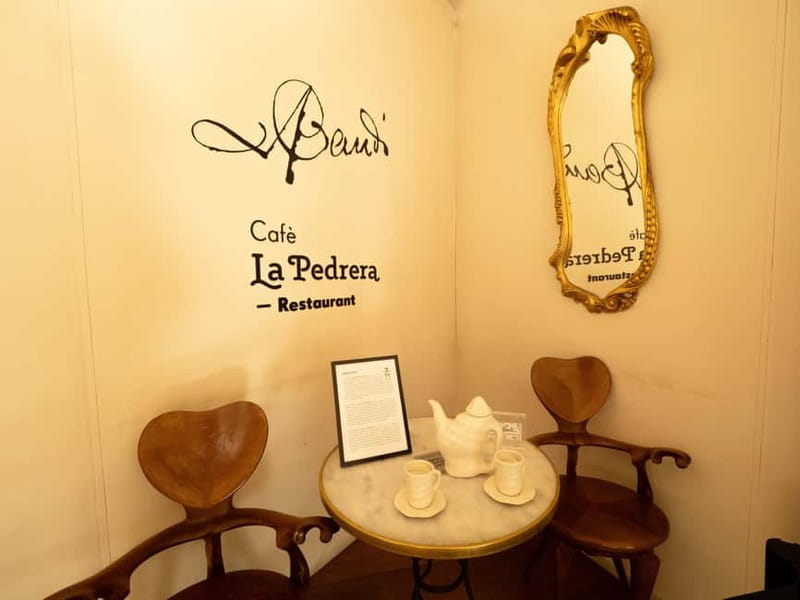 Barcelona: Gaudi Tapas & Wine Tasting Small Group Tour - Your guide’s style: clear timelines and solid Q&A