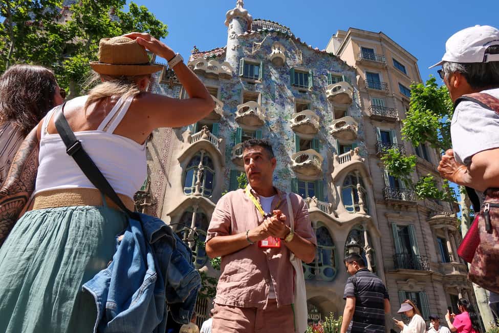 Barcelona: Gaudi Tapas & Wine Tasting Small Group Tour - Price and value: is $90 a good deal for Barcelona?
