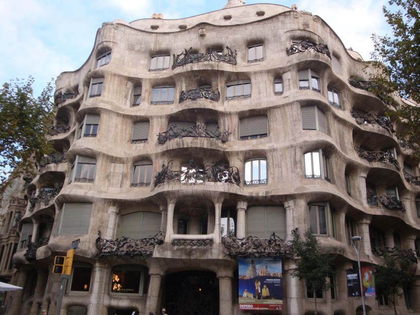 Barcelona: German City Tour from Gaudí's Perspective - Key highlights worth your time