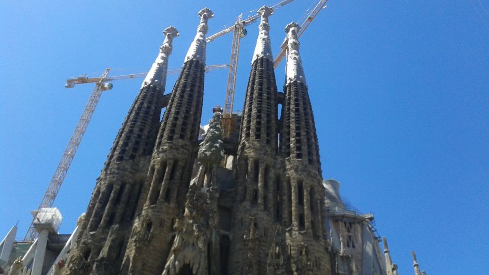 Barcelona: German City Tour from Gaudí's Perspective - Gaudí’s career as a walking story (not just famous buildings)
